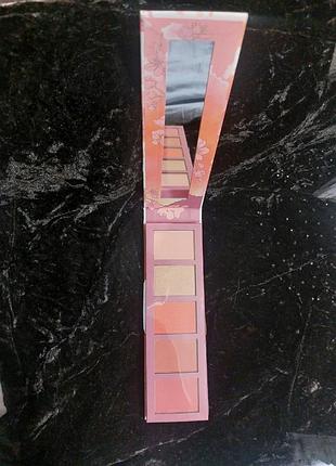 Палетка хайлайтеров и румян essence peachy blossom 15 г