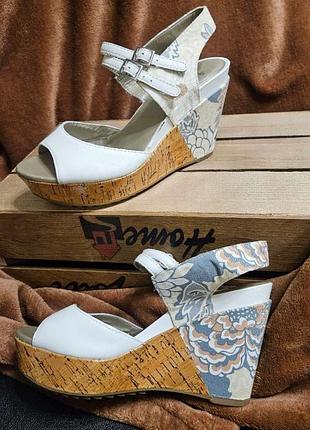 Босоніжки clarks softwear шкіряні на танкетці