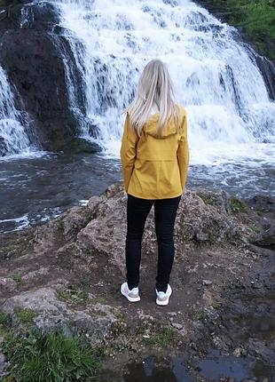 Яскраво жовтий дощовик дощова куртка з екошкіри