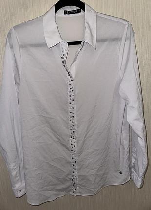Біла блуза