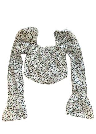 Квітковий топ у вінтажному стилі з об’ємними рукавами