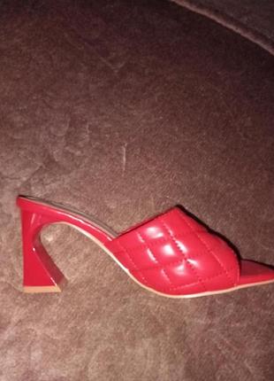 Туфлі жіночі червоні