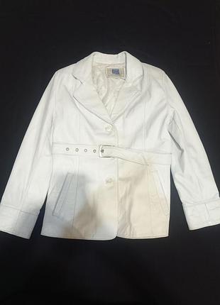 Нова жіноча шкіряна куртка