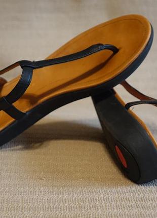 Легчайшие открытые черные кожаные босоножки fitflop style  l36-001 38 р