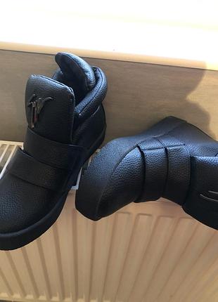 Кроссовки сникерсы