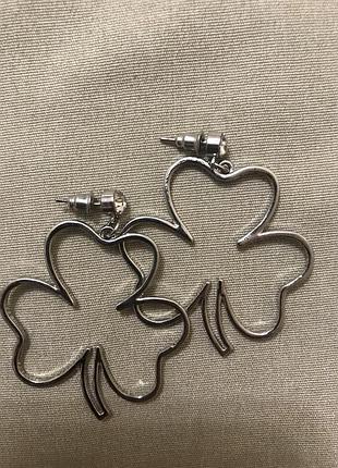 Стильні сережки клевер