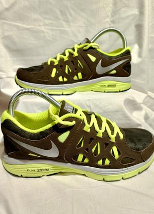 Кроссовки nike 38,5 размер.