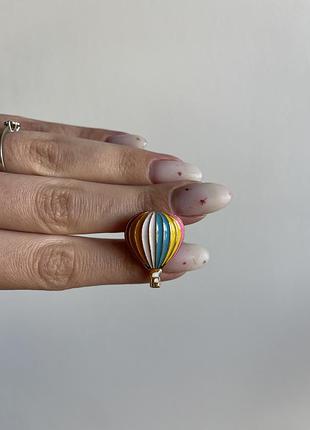 Пін значок металевий брошка куля над хмарами