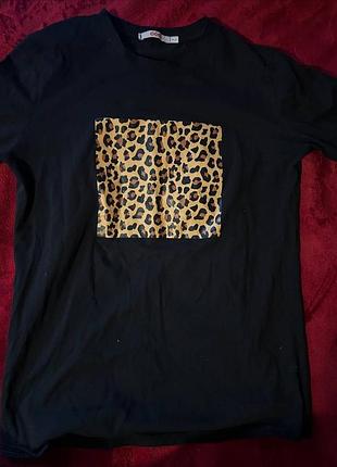 Футболка з леопардовим принтом