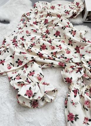 Жіноча сукня з квітковим принтом