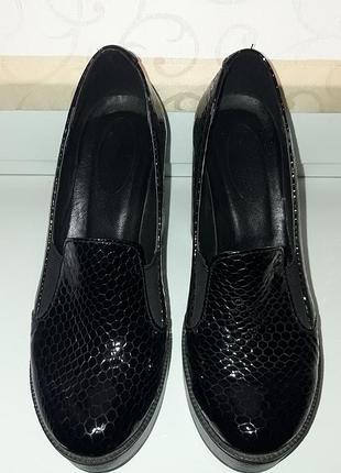 🇹🇷 🇹🇷 шкіряні  крутезні  туфлі.