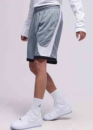 Сірі шорти nike💣