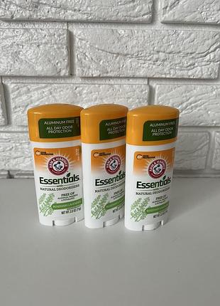 Essentials,дезодорант з натуральними дезодорувальними речовинами,розмарин і лаванда
