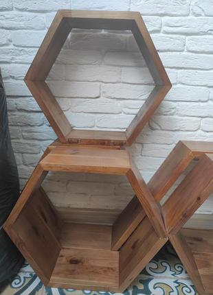 Полички на стіну у вигляді сот. 
матеріал: сосна.