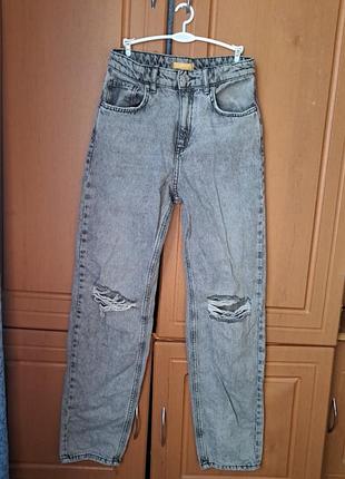 Джинсы серого цвета