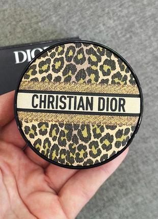 Dior forever skin glow cushion в оттенка 0n neutral.