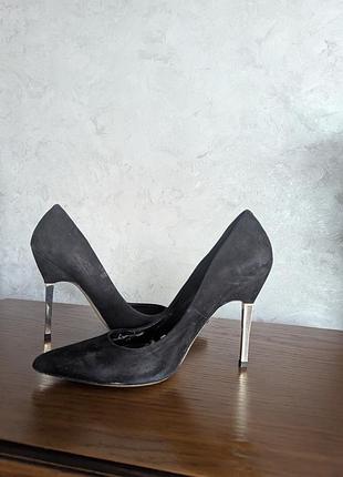 Туфли каблука заколка черные натуральные 40 кожа лодочки
