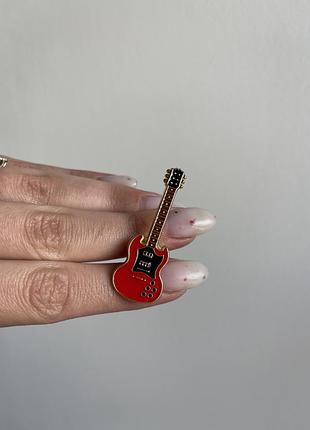 Пін значок металевий брошка червона гітара