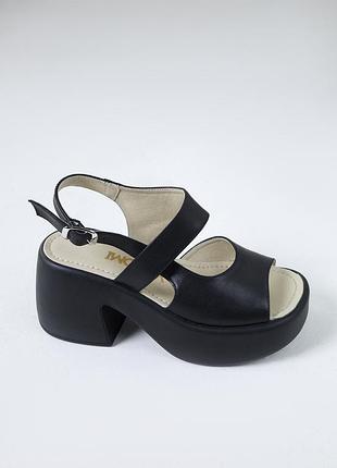 Босоножки черные кожаные на платформе с каблуком v7-352-08ch