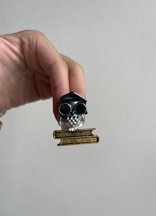 Металева брошка сова вчена