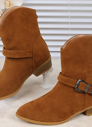 Короткі жіночі чоботи імбирно-жовтого кольору з блискучими аксесуарами на блискавці, з штучної замші