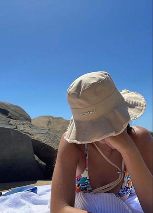 Бежева панама jacquemus le bob artichaut bucket hat