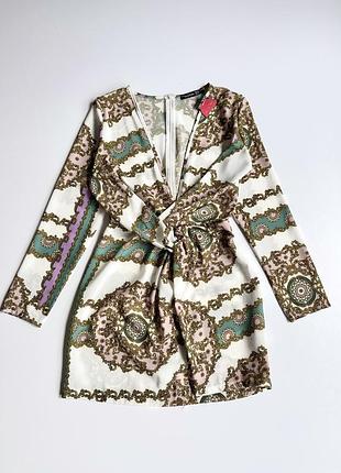 Плаття з глибоким декольте турецький принт boohoo