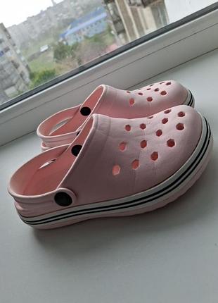 Кроксы,резиненные тапочки
