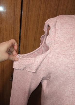 Теплый свитерок с открытыми плечиками4 фото