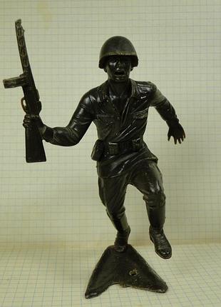 Солдатик з автоматом
