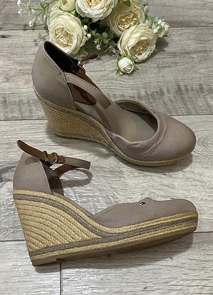 Босоножки на танкетке, на платформе tommy hilfiger, р.38