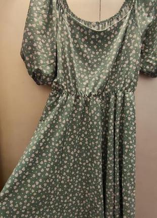 Платье с поясом в сердечки