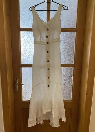Біла жіноча сукня льон