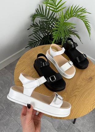 Жіночі стильні босоніжки чорного та білого кольору натуральна шкіра р36-40