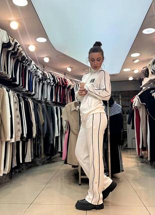Топовый женский костюм