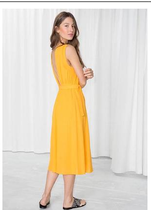 Сукня з відкритою спиною