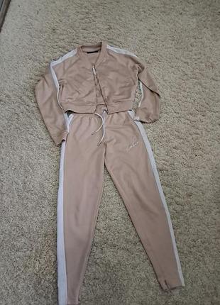 Спорт костюм продам, состояние очень хорошое на р, 134-140