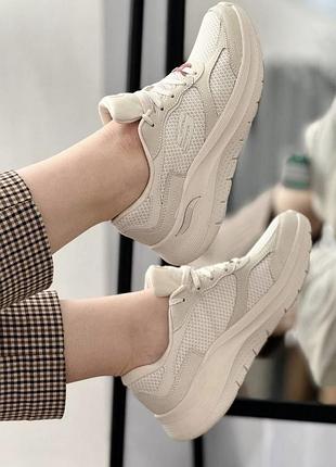 Комфортні невагомі повсякденні базові кросівки skechers /сша/