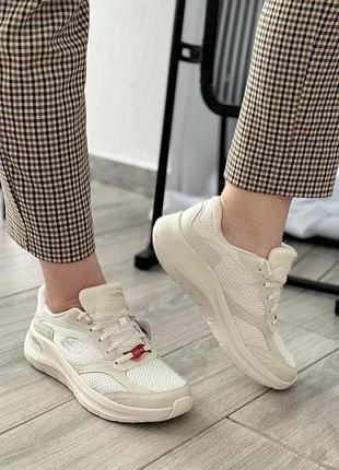 Комфортні невагомі повсякденні базові кросівки skechers /сша/
