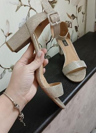 Блискучі босоніжки 40-41