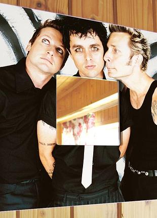Декоративное зеркало "гурт green day" подарок для фанатов рок музыки, украшение в спальню, бар, клу