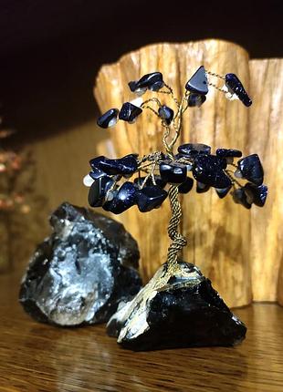 Одним лотом: дерево с камнями и мореон