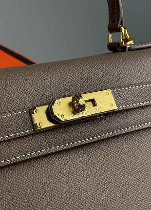 Сумка преміум kelly 25 grey/gold в стилі "hermes"3 фото
