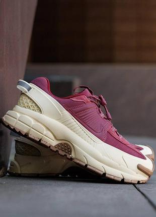 Женские кроссовки nike zoom vomero roam team red
