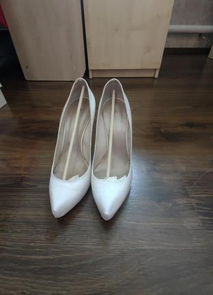 Туфли белые