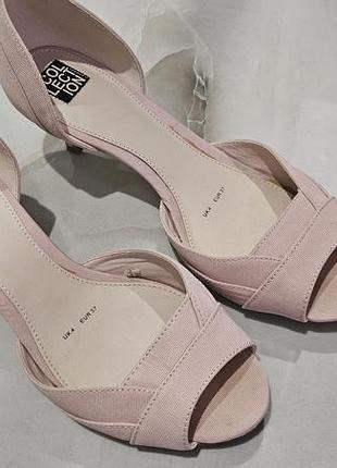 Босоножки kitten heel