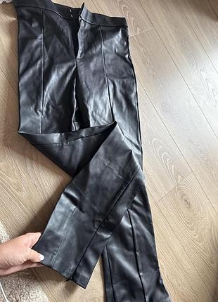 Шкіряні штани zara мають дефект м довгі кльош брюки