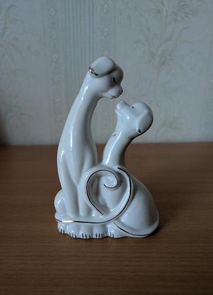 Порцелянова статуетка закохані собаки