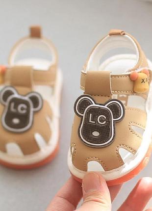 Гарні босоніжки