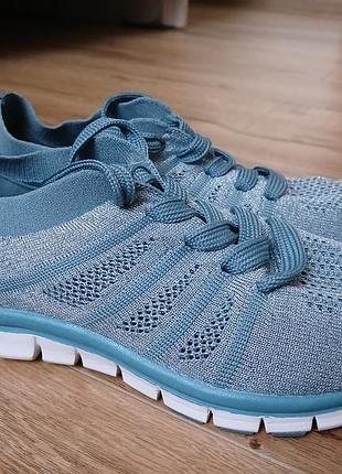 Кроссовки pavers. легкие, очень удобные, дышащие. стельки с памятью memory foam. состояние отличное,